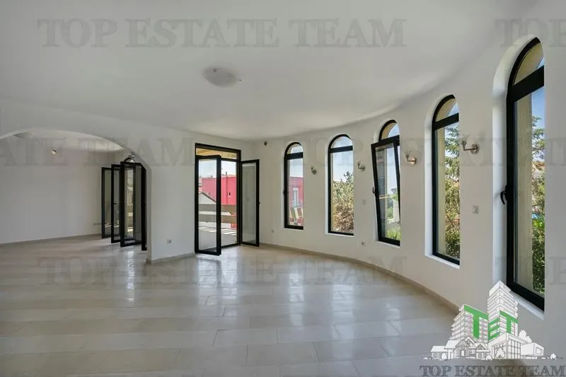 Villa for Sale in Bar, Montenegro - foto 2