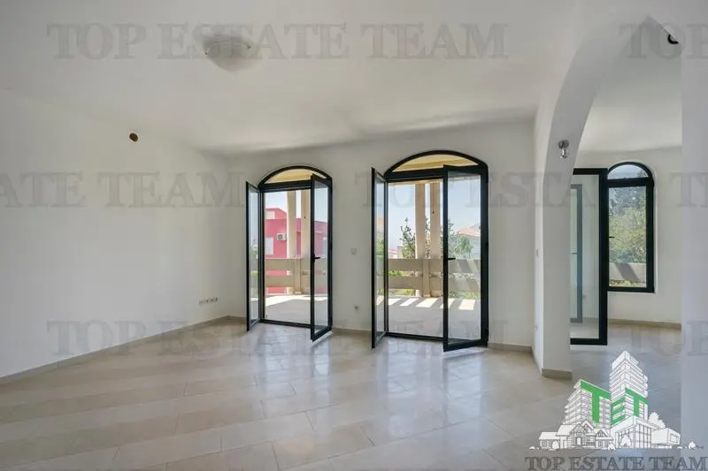Villa for Sale in Bar, Montenegro - foto 3