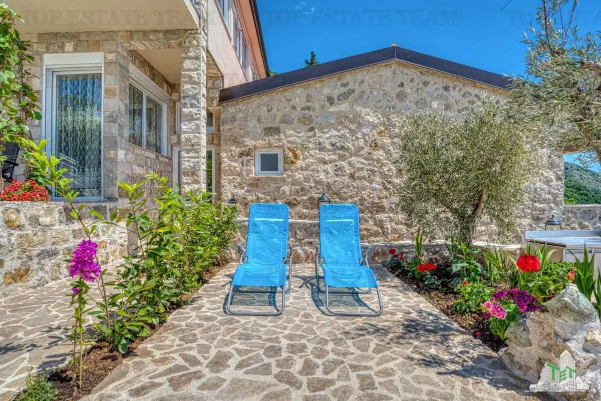 Villa for Sale in Budva, Montenegro - foto 3