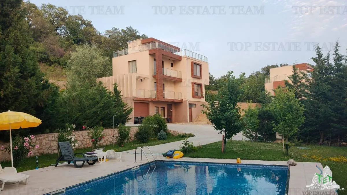 Villa for Sale in Montenegro - foto 1
