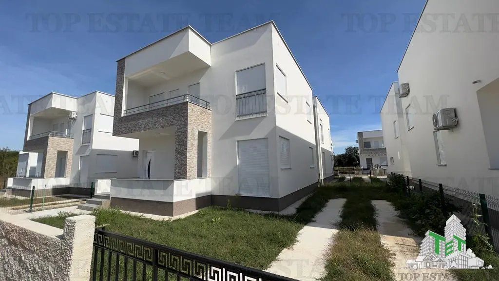 Villa for Sale in Ulcinj, Montenegro - foto 1