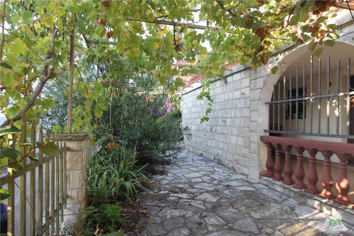Villa for Sale in Bar, Montenegro - foto 1