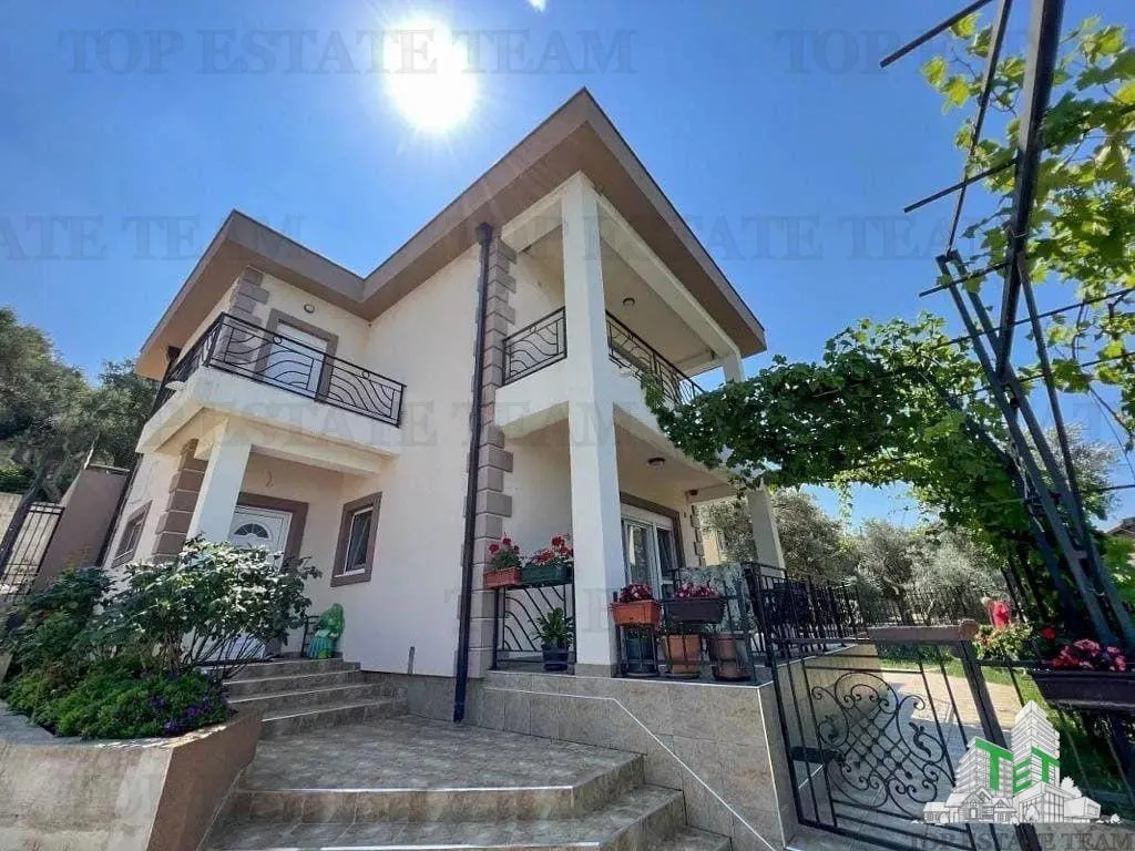 Villa for Sale in Bar, Montenegro - foto 1
