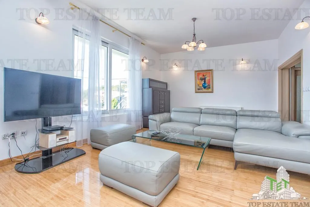 Villa for Sale in Herceg-Novi, Montenegro - foto 1