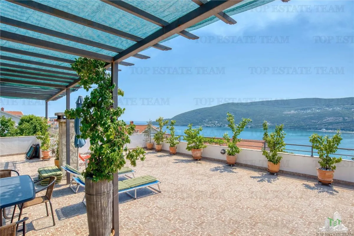 Villa for Sale in Herceg-Novi, Montenegro - foto 1