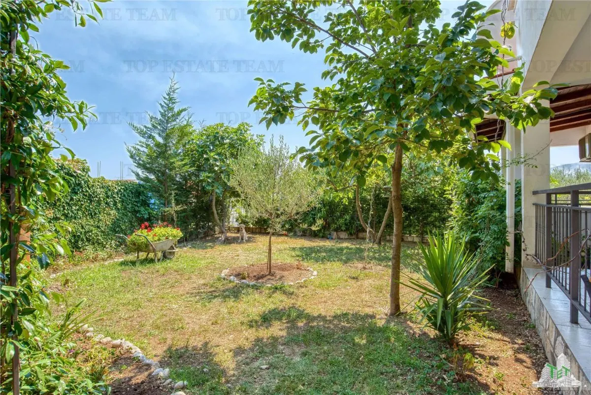 Villa for Sale in Herceg-Novi, Montenegro - foto 16