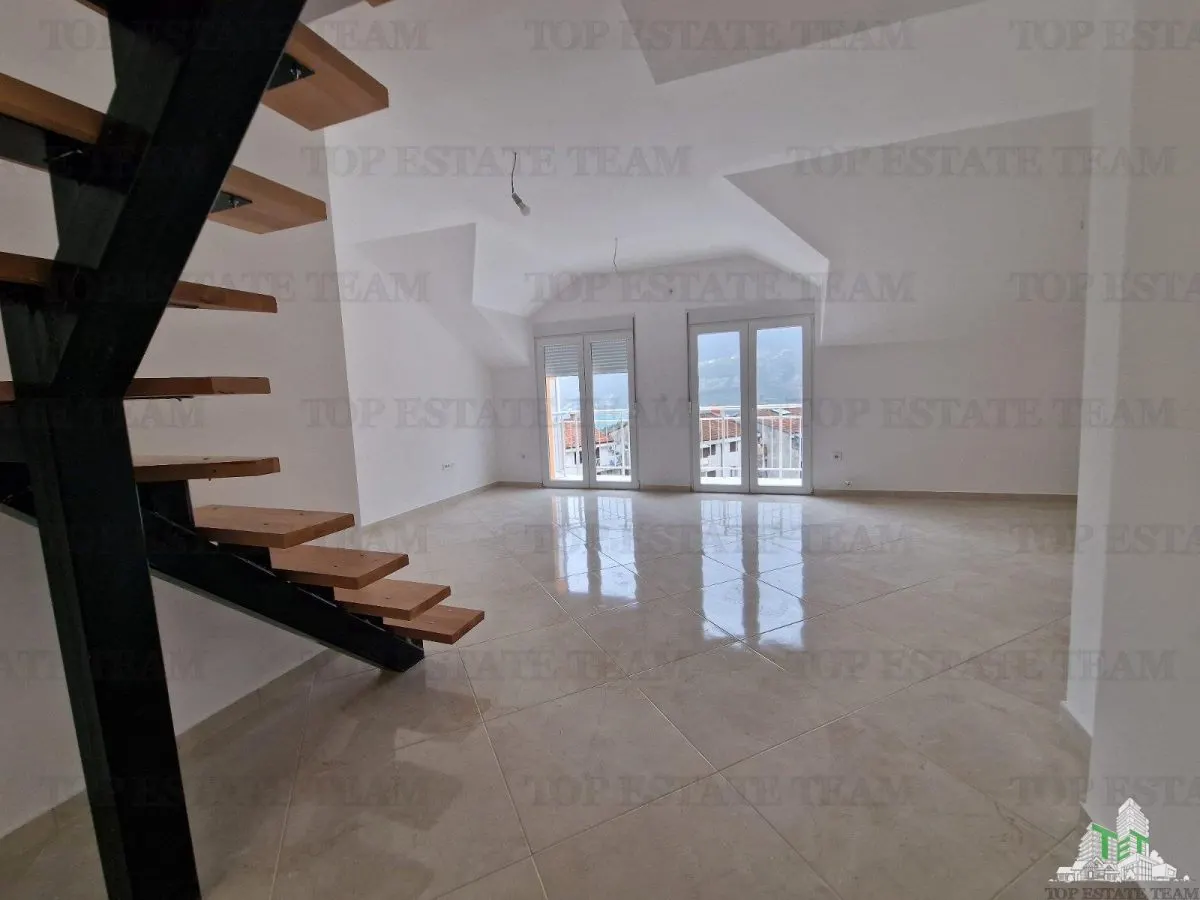 Apartment for Sale in Herceg-Novi, Montenegro - foto 2