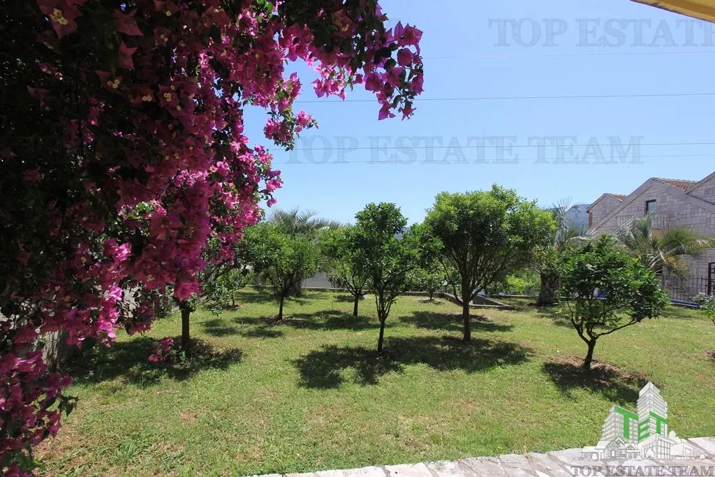 Villa for Sale in Bar, Montenegro - foto 1