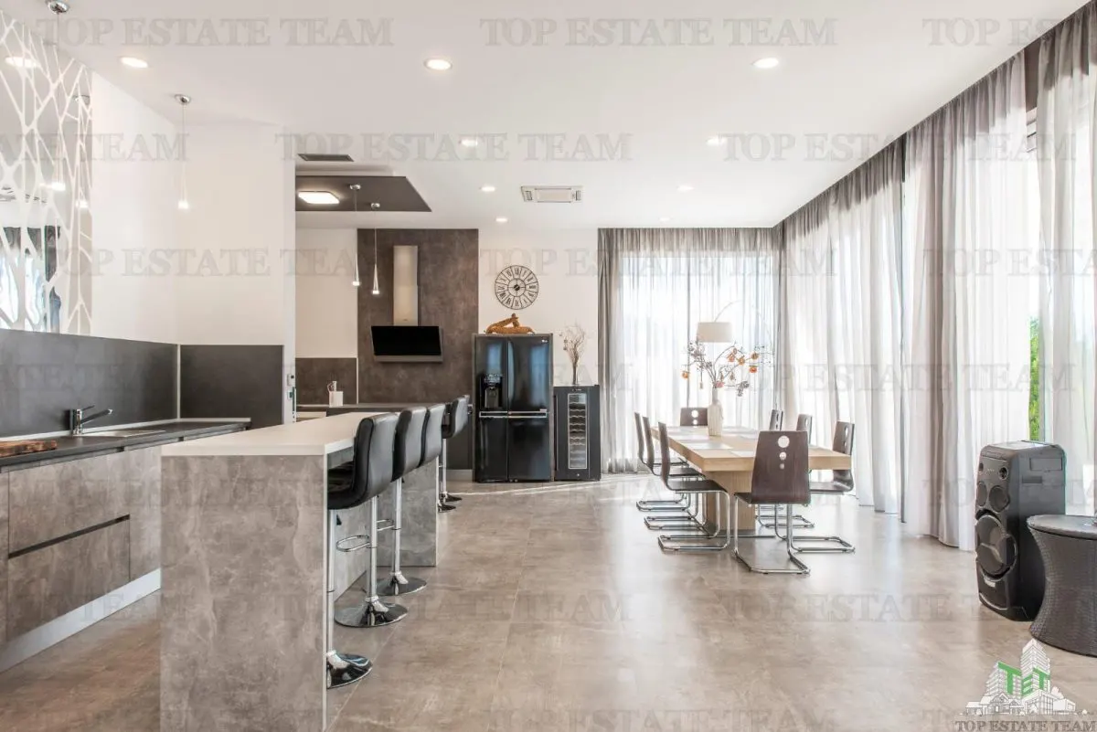 Villa for Sale in Herceg-Novi, Montenegro - foto 1