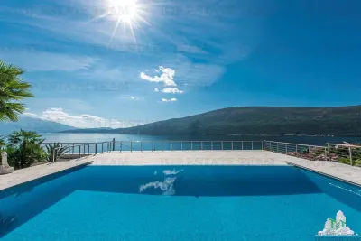 Villa for Sale in Herceg-Novi, Montenegro - foto 23