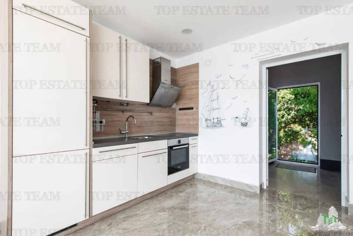 Villa for Sale in Herceg-Novi, Montenegro - foto 6