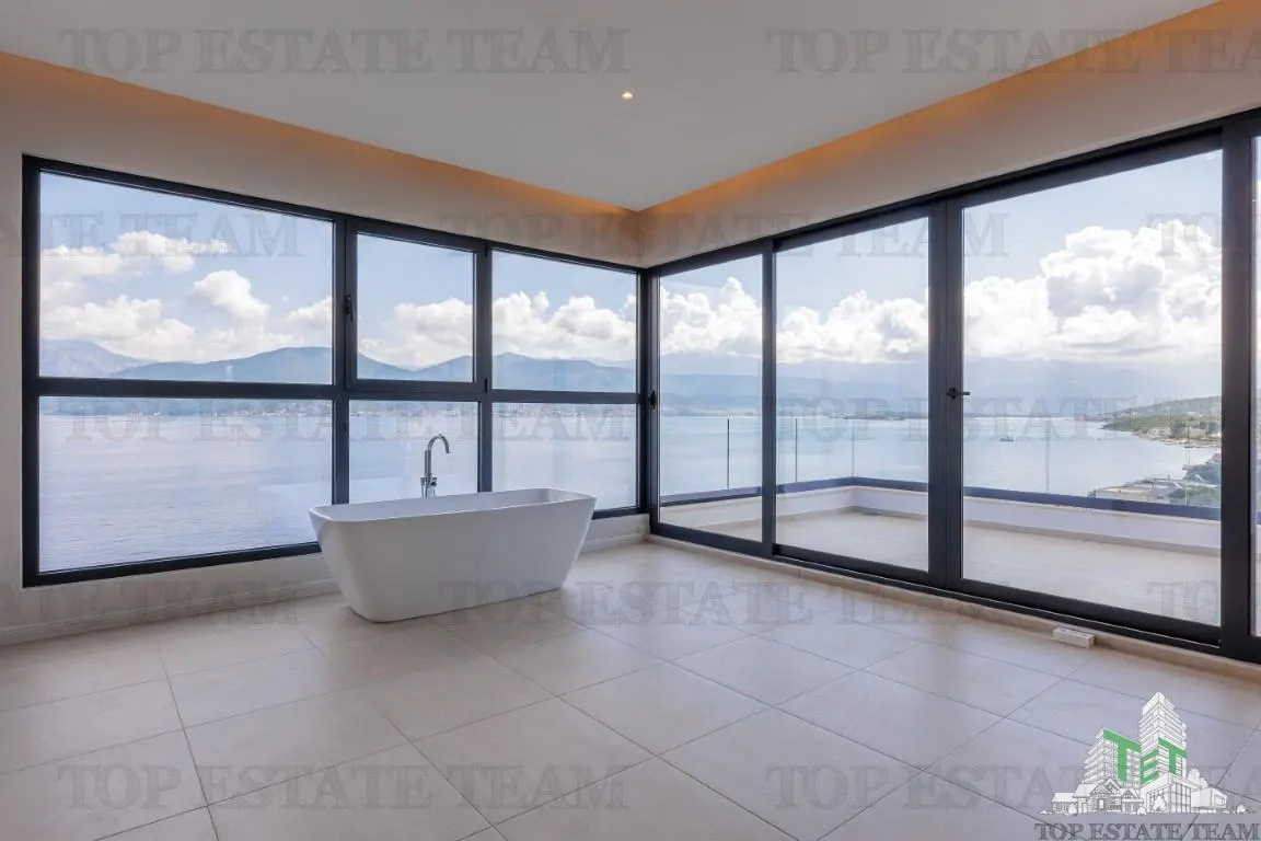 Villa for Sale in Tivat, Montenegro - foto 1