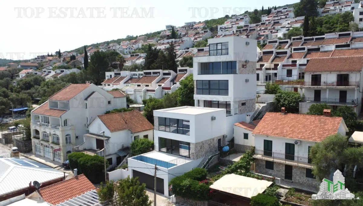 Villa for Sale in Tivat, Montenegro - foto 15