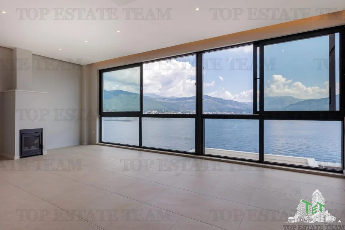 Villa for Sale in Tivat, Montenegro - foto 3