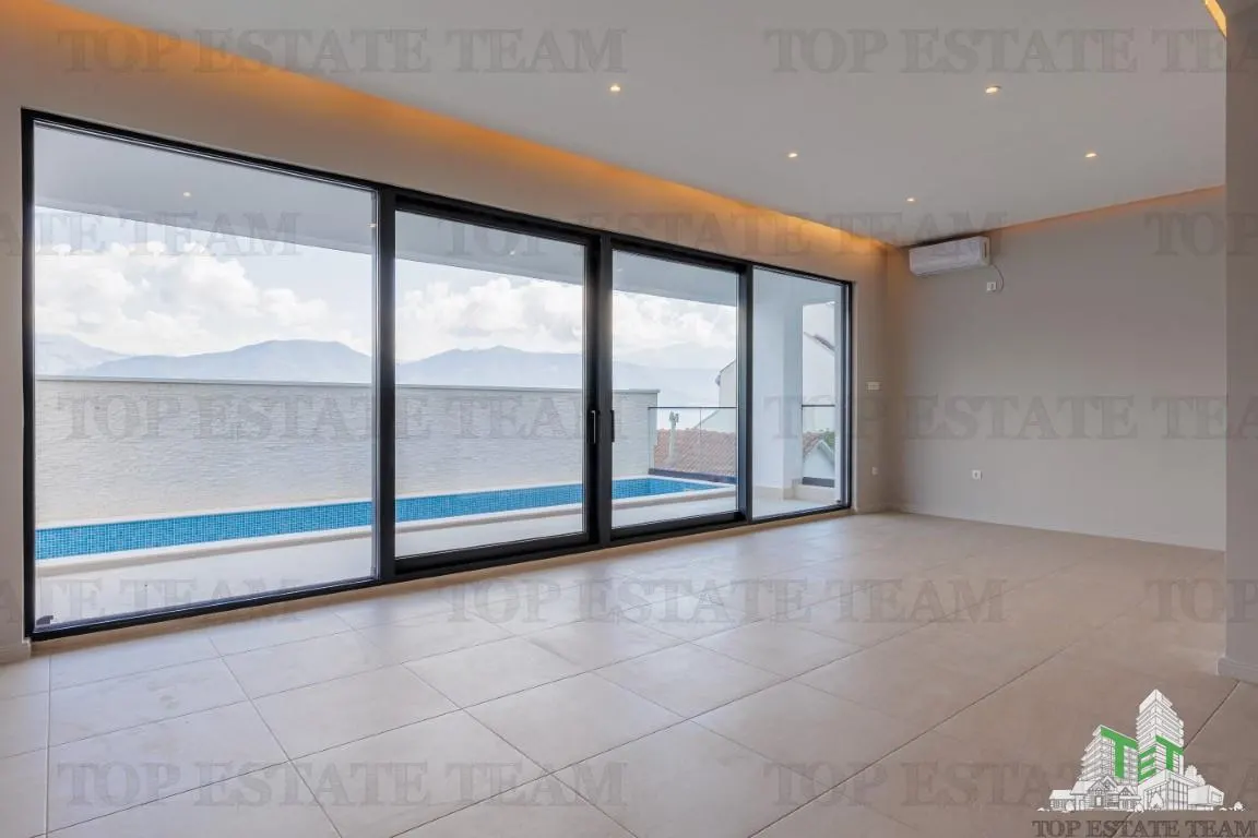 Villa for Sale in Tivat, Montenegro - foto 8