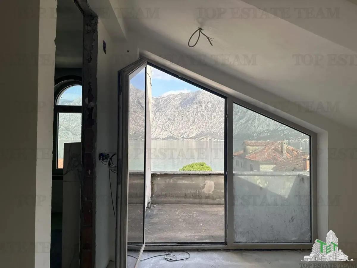 Villa for Sale in Kotor, Montenegro - foto 1