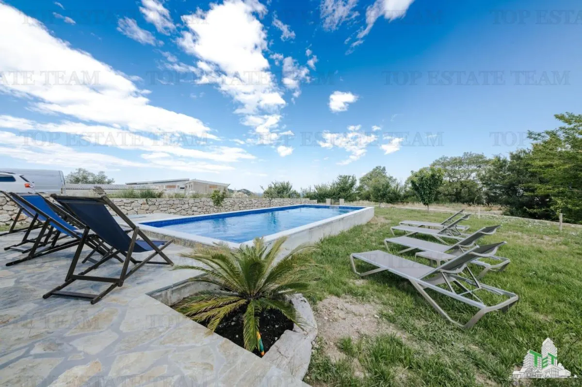 Villa for Sale in Bar, Montenegro - foto 1