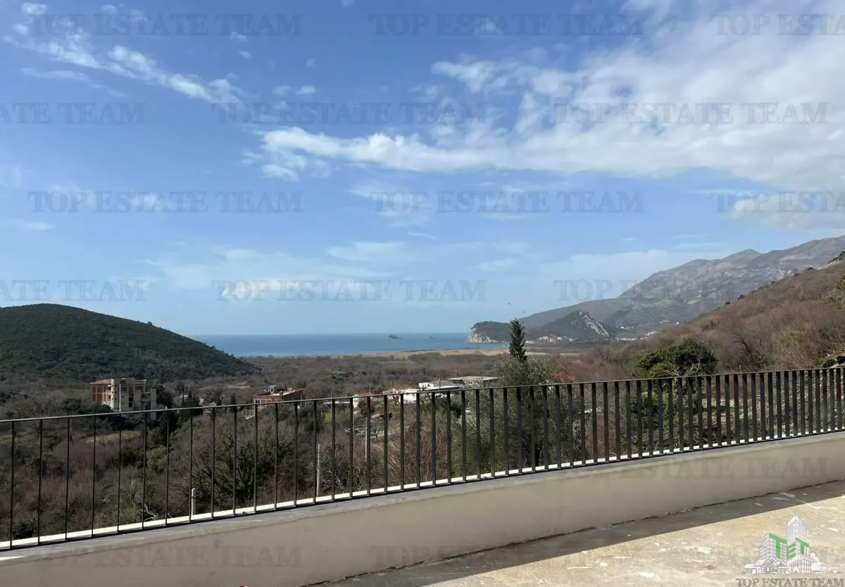 Villa for Sale in Budva, Montenegro - foto 1