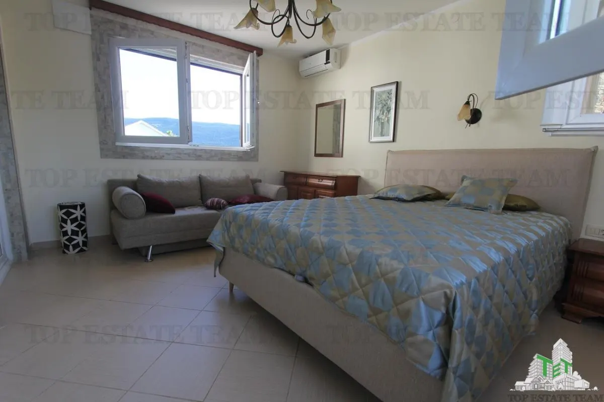 Villa for Sale in Herceg-Novi, Montenegro - foto 2