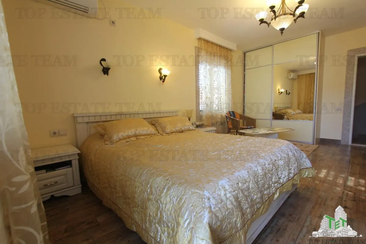 Villa for Sale in Herceg-Novi, Montenegro - foto 5