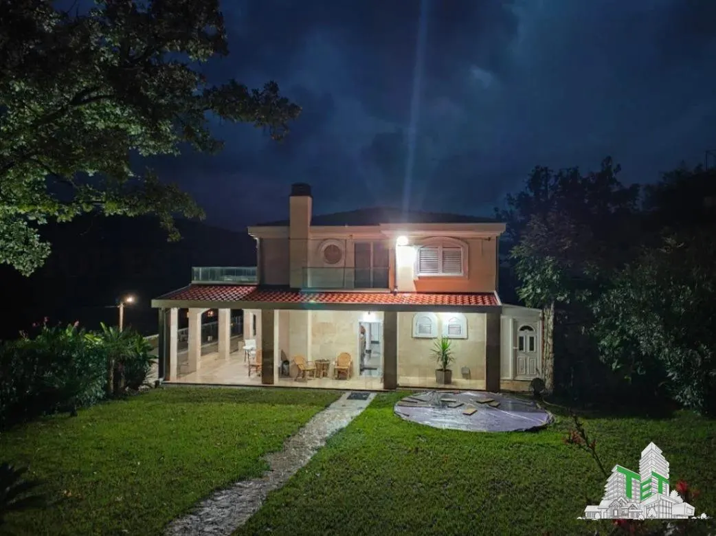 Villa for Sale in Budva, Montenegro - foto 1