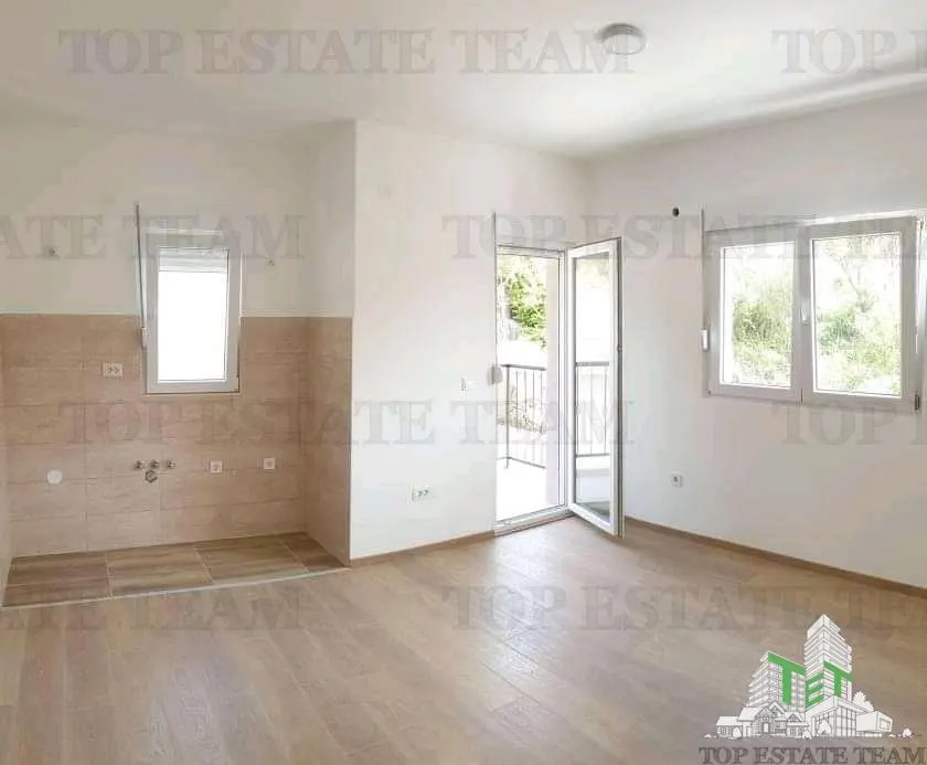 Apartment for Sale in Herceg-Novi, Montenegro - foto 1