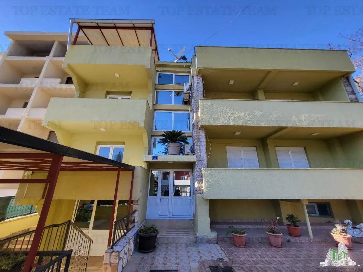Villa for Sale in Bar, Montenegro - foto 1
