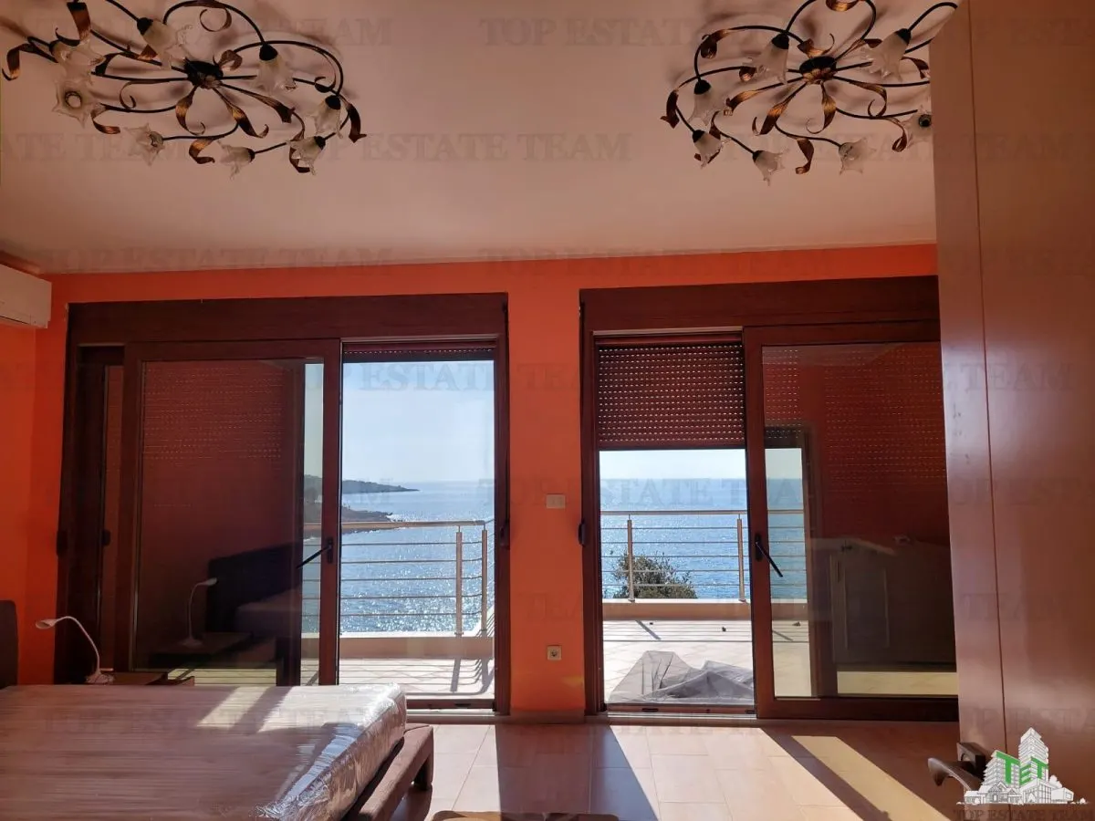 Villa for Sale in Bar, Montenegro - foto 1