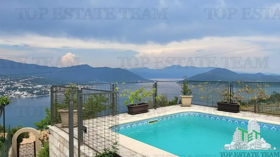Villa for Sale in Herceg-Novi, Montenegro - foto 15