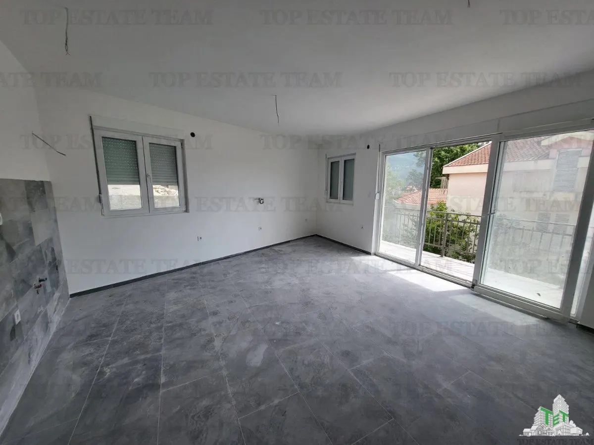 Apartment for Sale in Herceg-Novi, Montenegro - foto 1