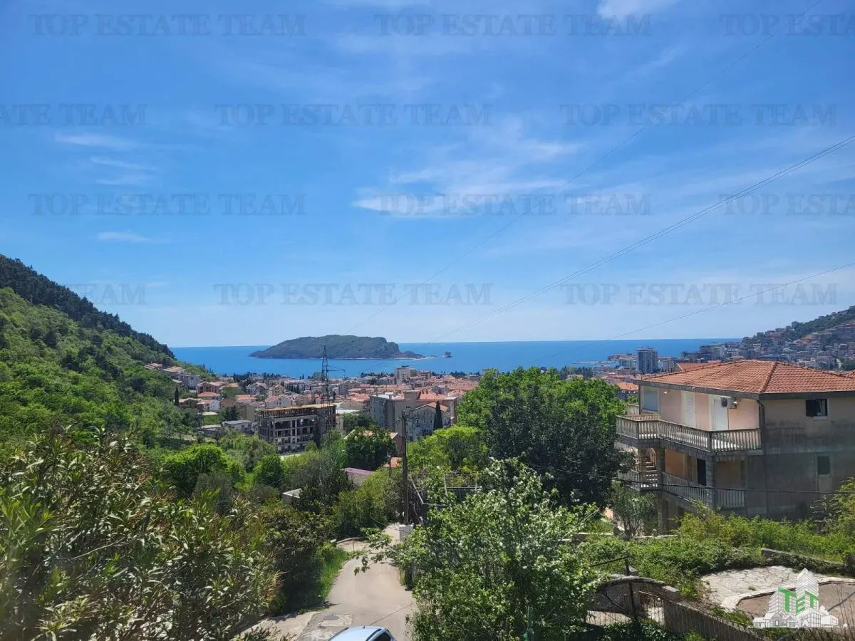 Villa for Sale in Budva, Montenegro - foto 1