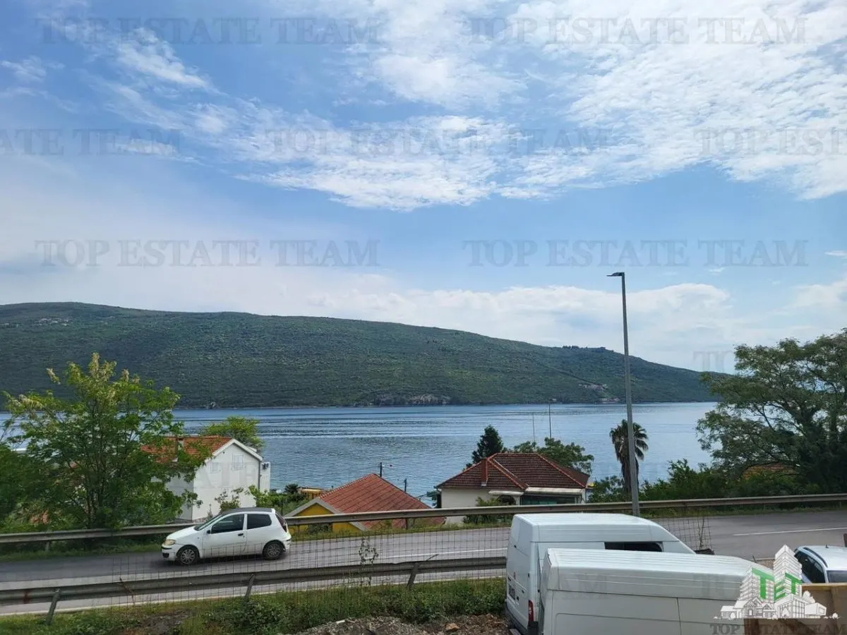 Apartment for Sale in Herceg-Novi, Montenegro - foto 1