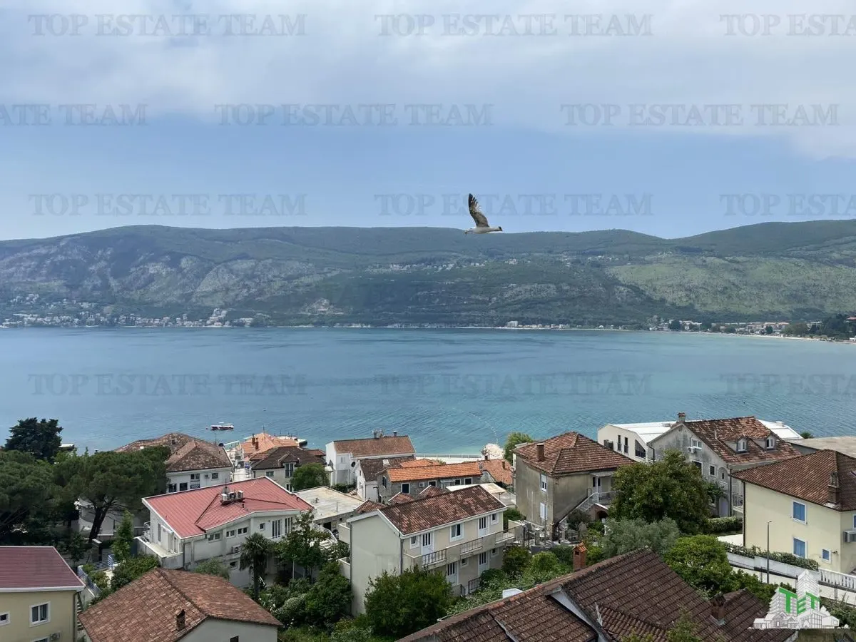 Apartment for Sale in Herceg-Novi, Montenegro - foto 1