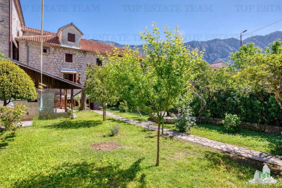 Villa for Sale in Kotor, Montenegro - foto 6