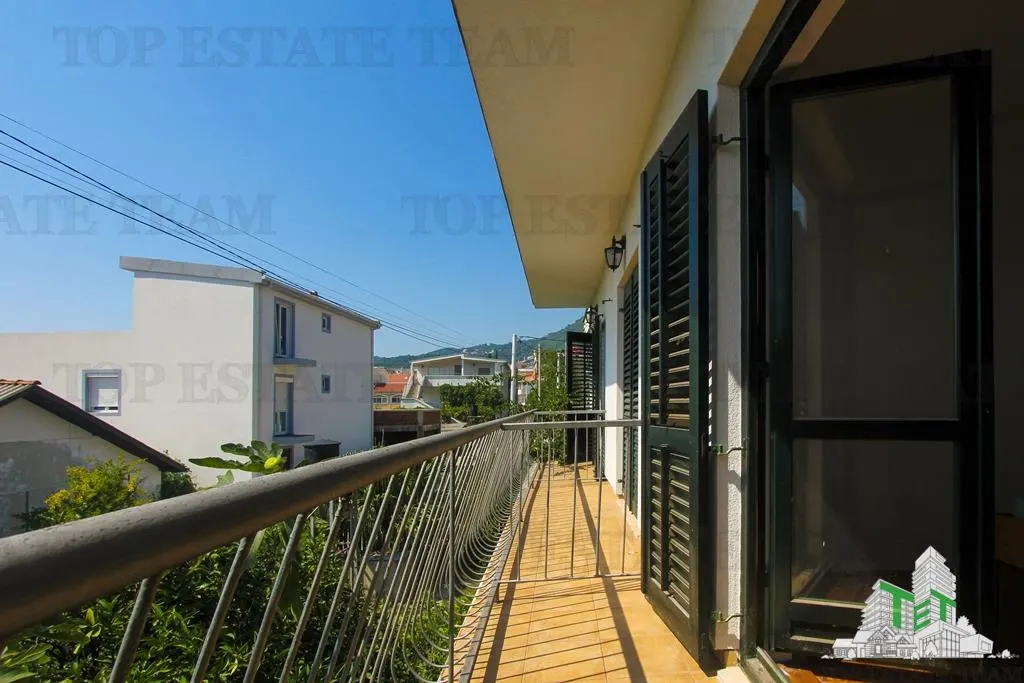 Villa for Sale in Bar, Montenegro - foto 1