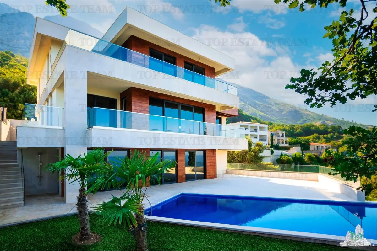 Villa for Sale in Budva, Montenegro - foto 1