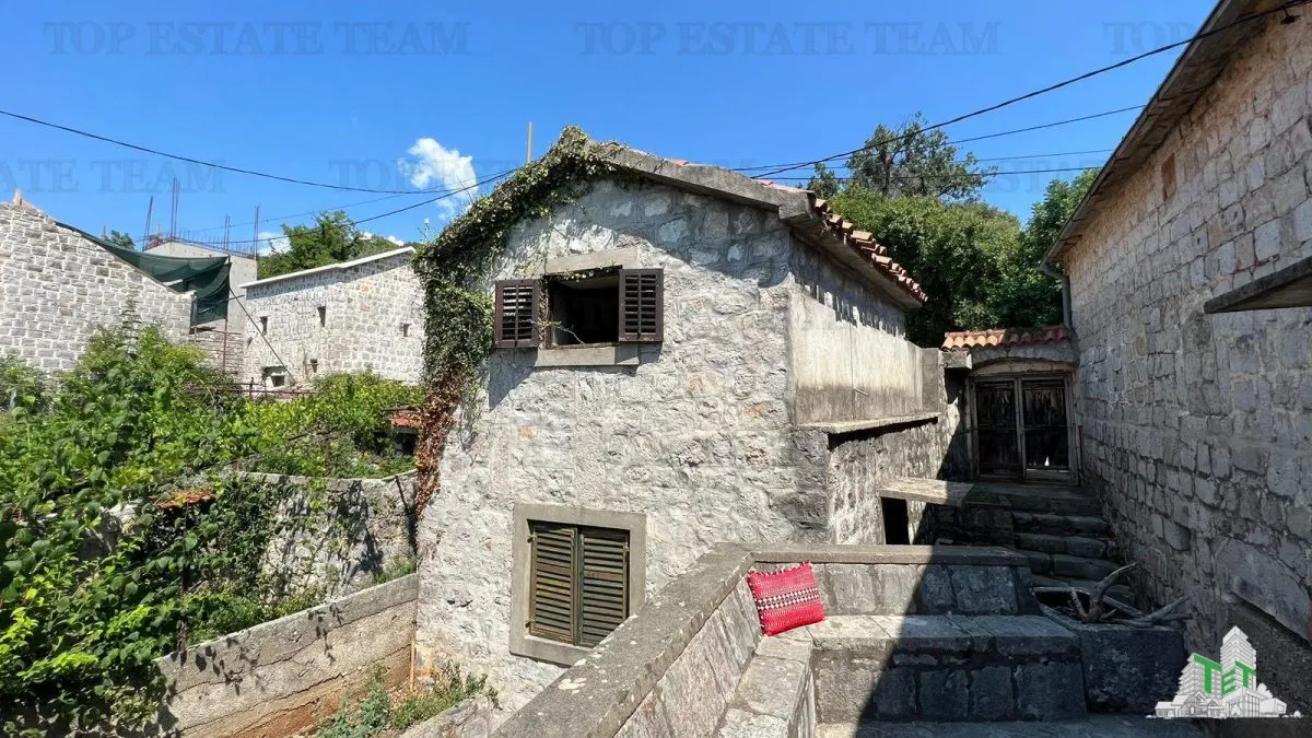 Villa for Sale in Herceg-Novi, Montenegro - foto 1
