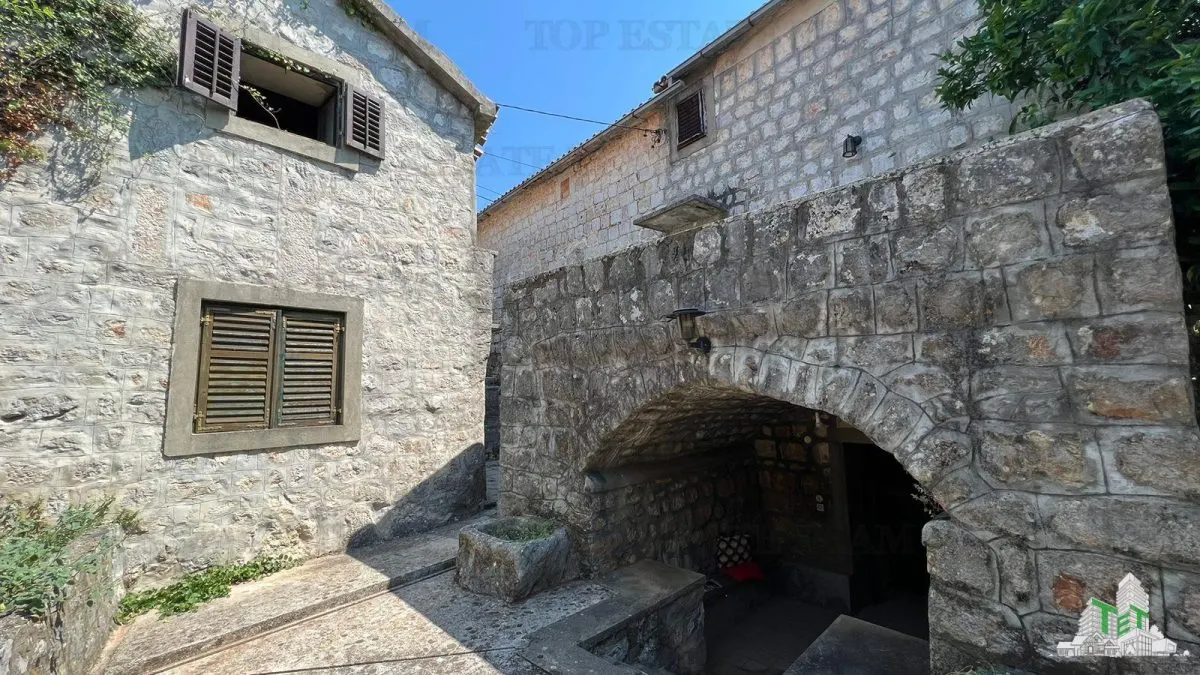 Villa for Sale in Herceg-Novi, Montenegro - foto 11
