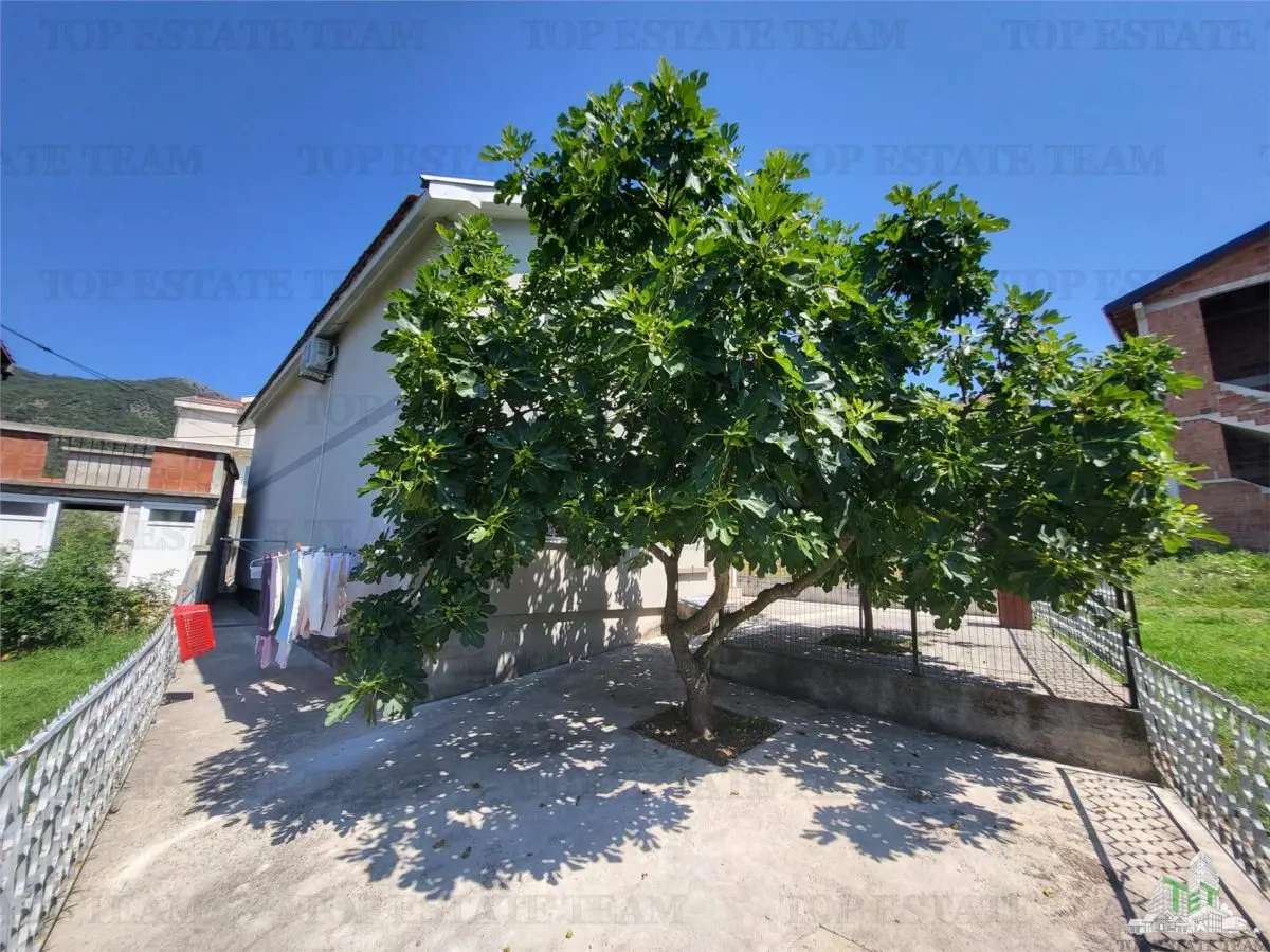 Villa for Sale in Tivat, Montenegro - foto 2