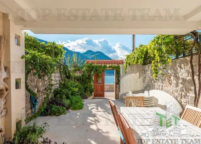 Villa for Sale in Kotor, Montenegro - foto 4