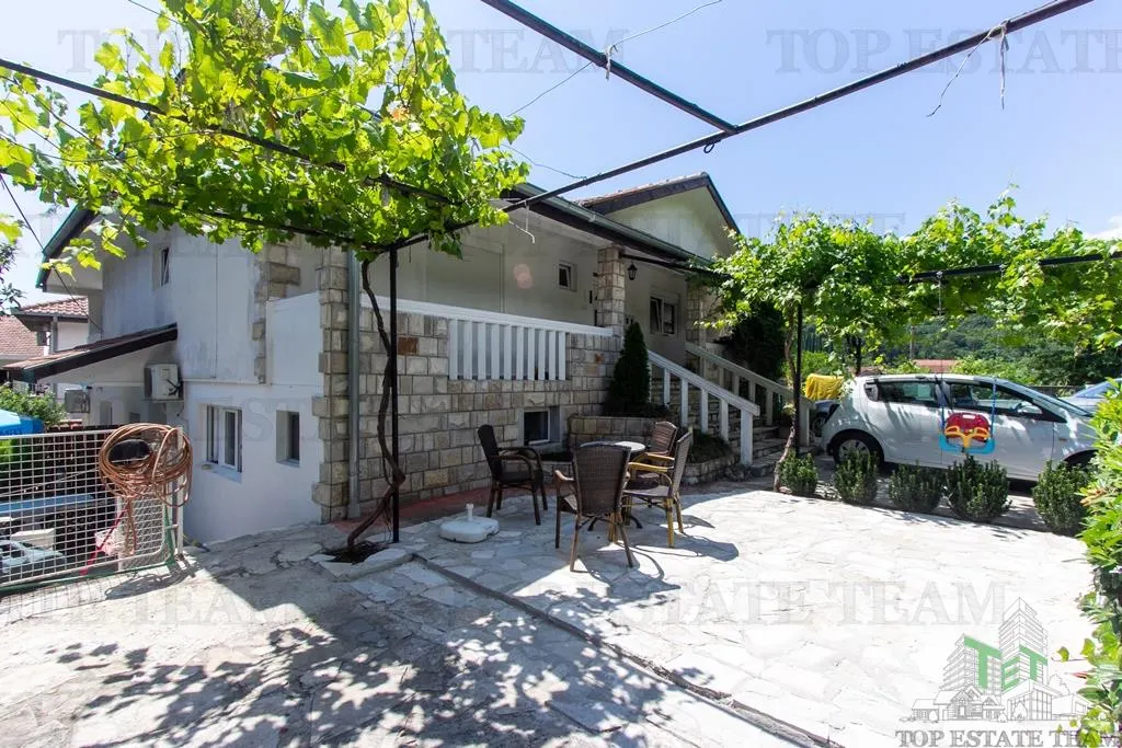 Villa for Sale in Herceg-Novi, Montenegro - foto 1