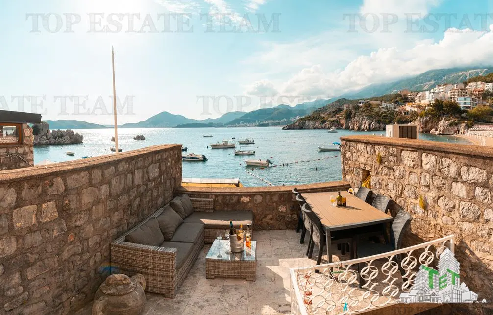 Villa for Sale in Budva, Montenegro - foto 1
