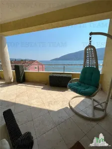 Apartment for Sale in Herceg-Novi, Montenegro - foto 2
