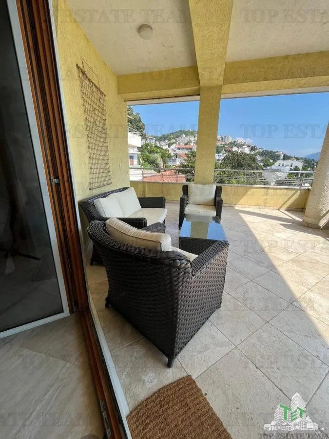 Apartment for Sale in Herceg-Novi, Montenegro - foto 9
