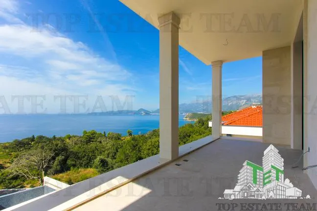 Villa for Sale in Budva, Montenegro - foto 1