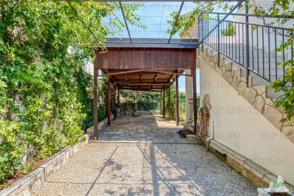 Apartment for Sale in Bar, Montenegro - foto 1