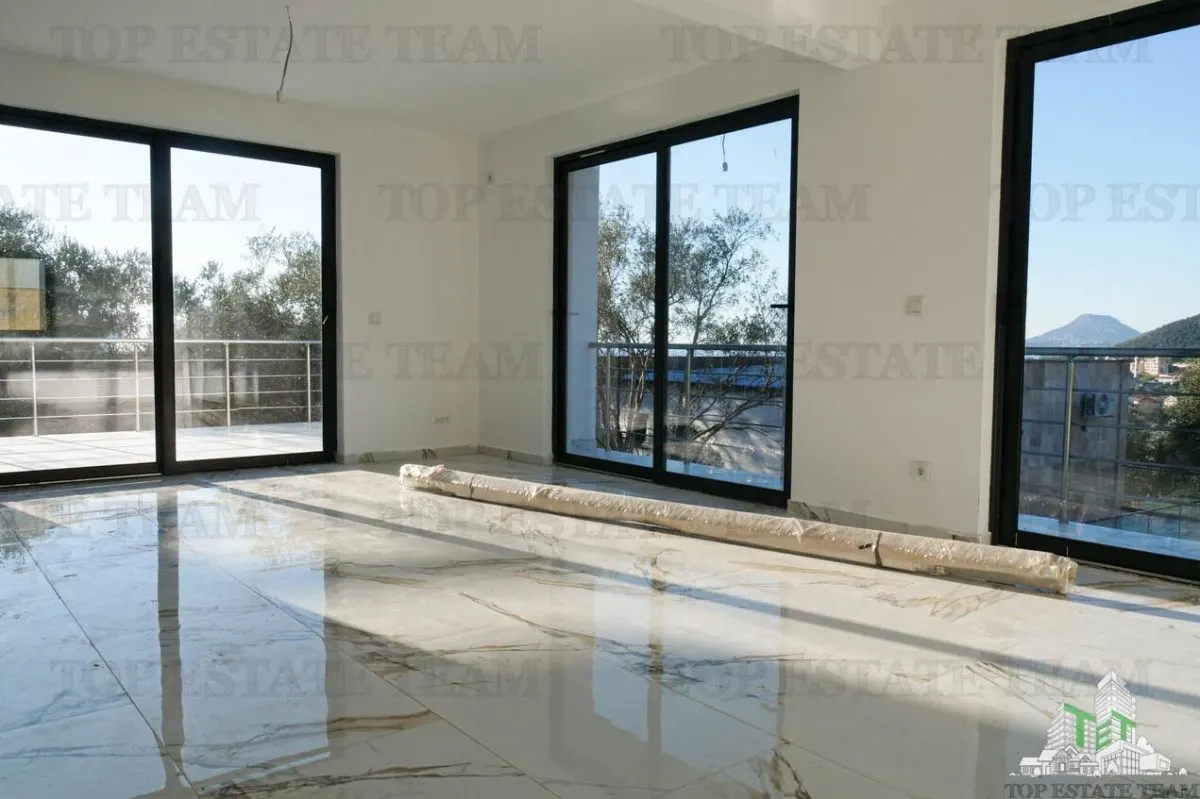 Villa for Sale in Bar, Montenegro - foto 1