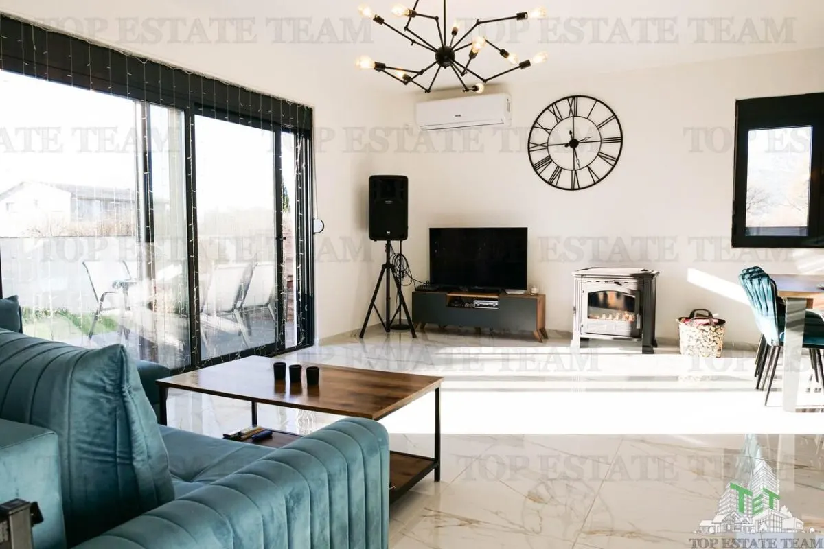 Villa for Sale in Bar, Montenegro - foto 1