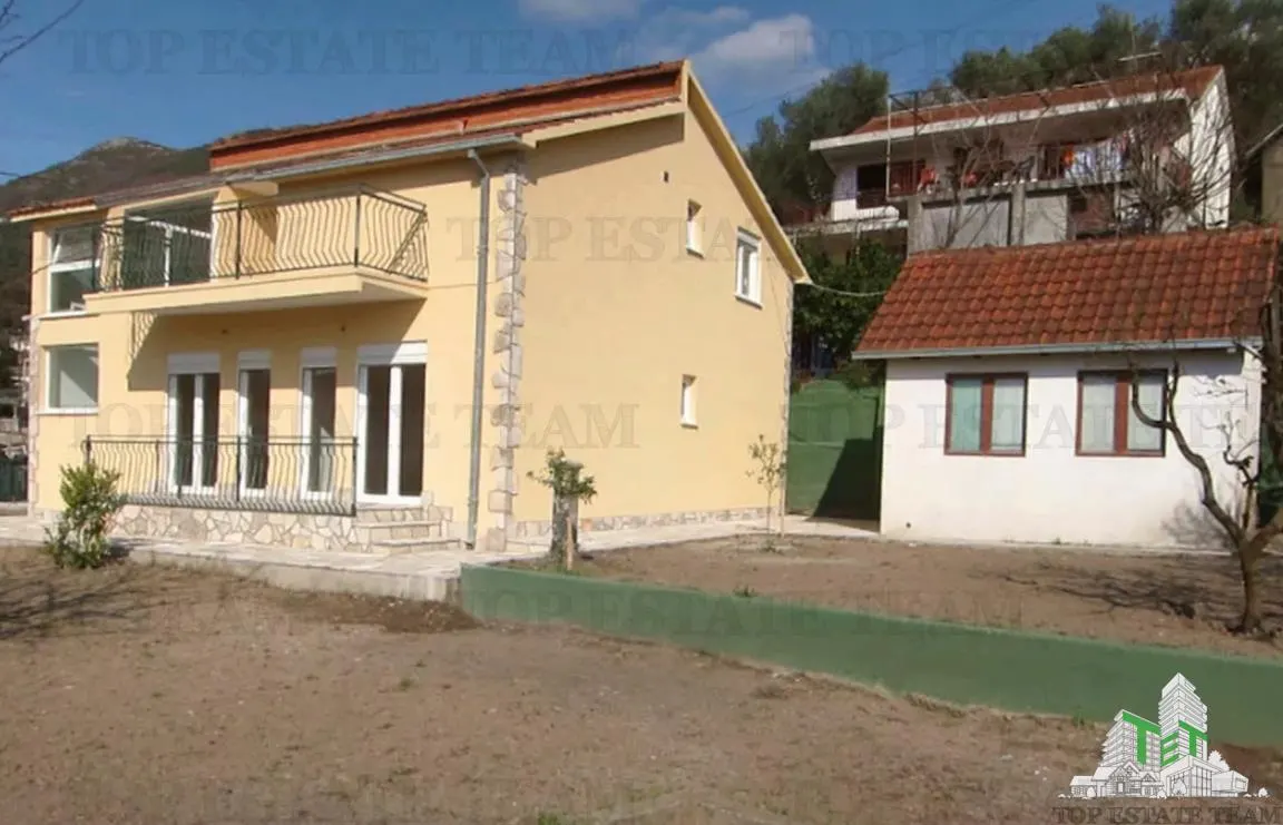 Villa for Sale in Bar, Montenegro - foto 1