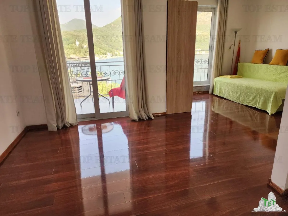 Apartment for Sale in Tivat, Montenegro - foto 4